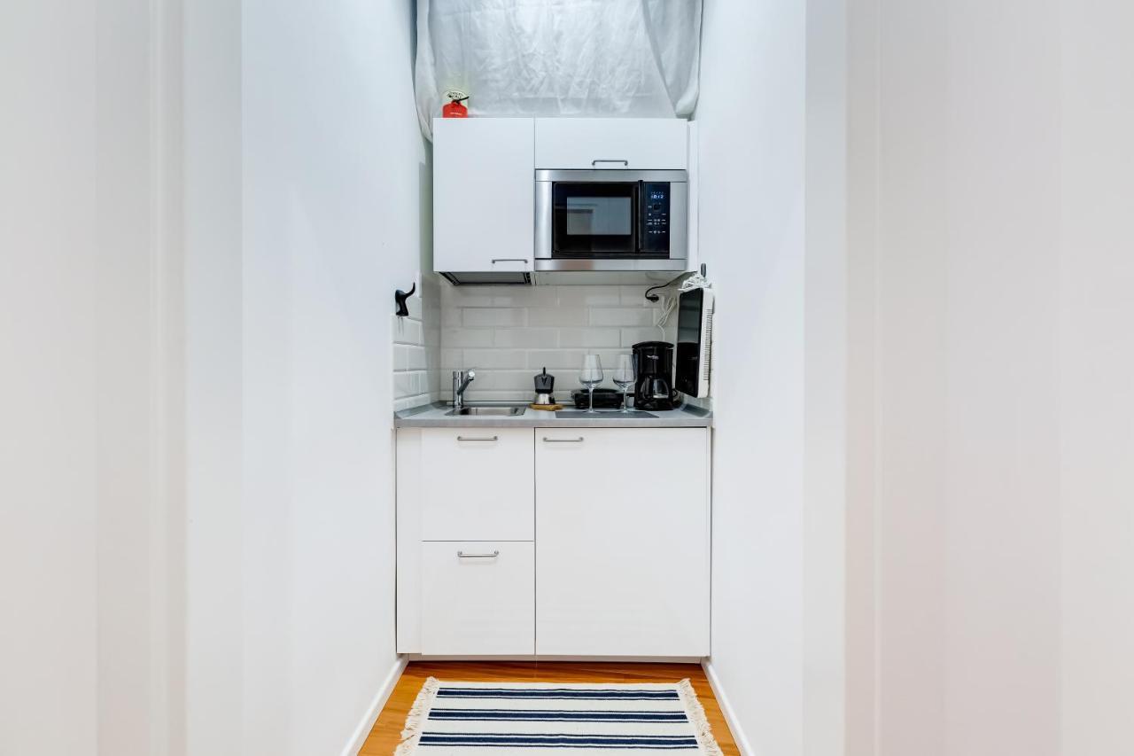 Lovely And Modern Nest Near The Colosseum Appartamento *
